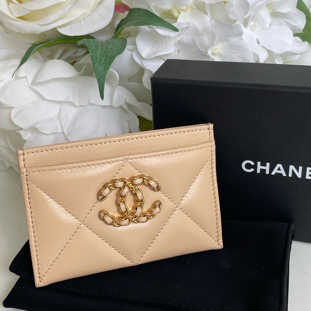 Chanel Beige Cardholder 19